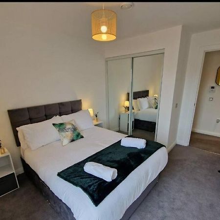 Modern Apartment, Sleeps 6, Belfast City Centre Eksteriør billede