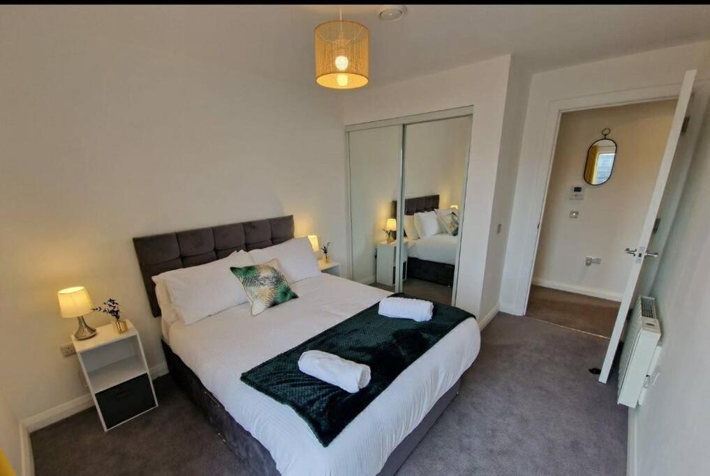 Modern Apartment, Sleeps 6, Belfast City Centre Eksteriør billede