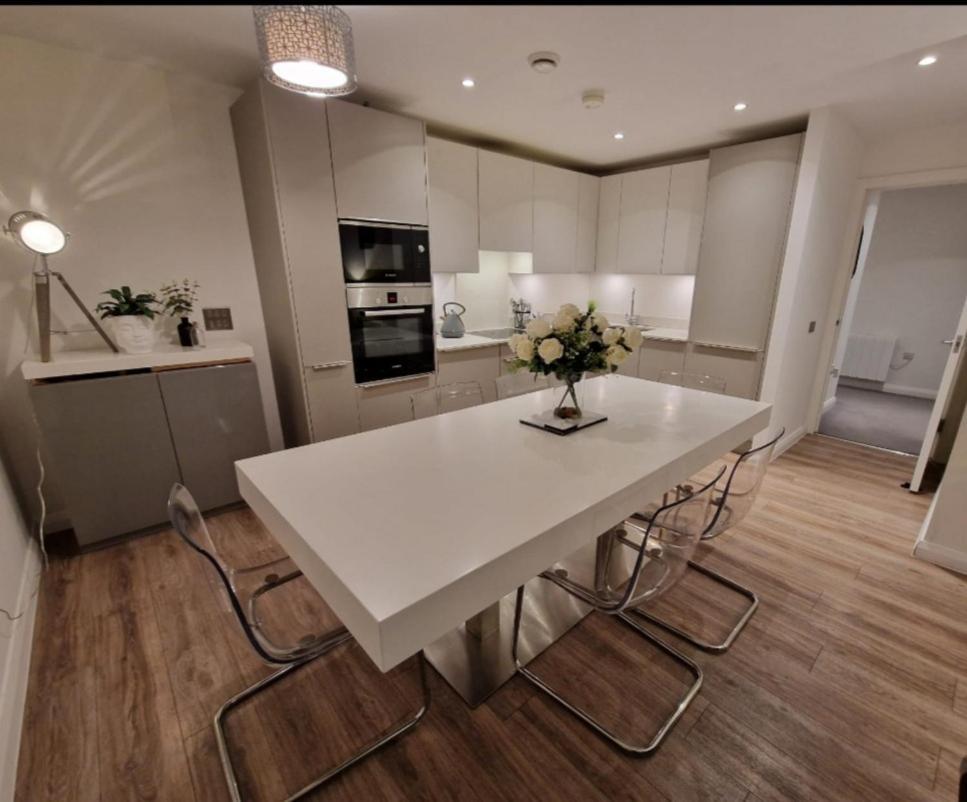 Modern Apartment, Sleeps 6, Belfast City Centre Eksteriør billede